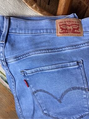 Levi Womens Style 720 Jeans